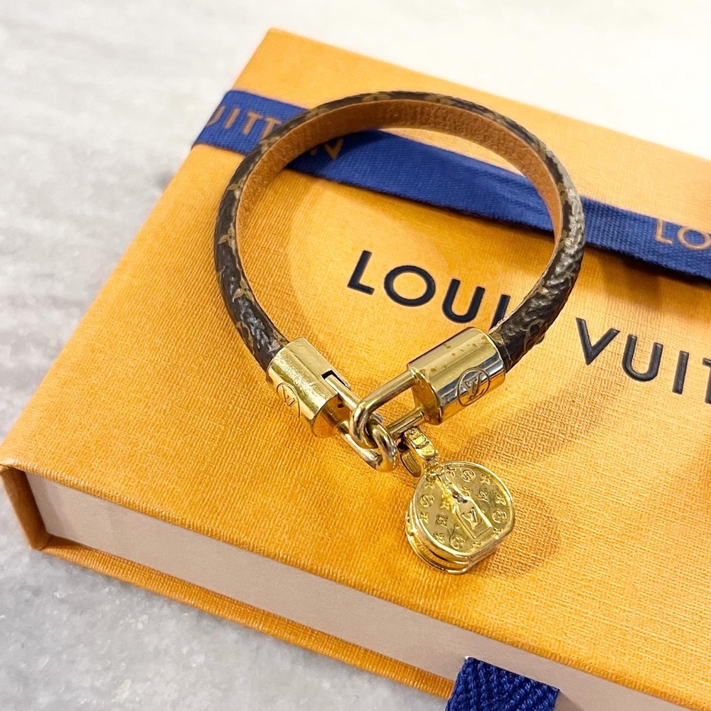 ❌SOLD❌Louis Vuitton LV Tribute Bracelet ( Size 17 )